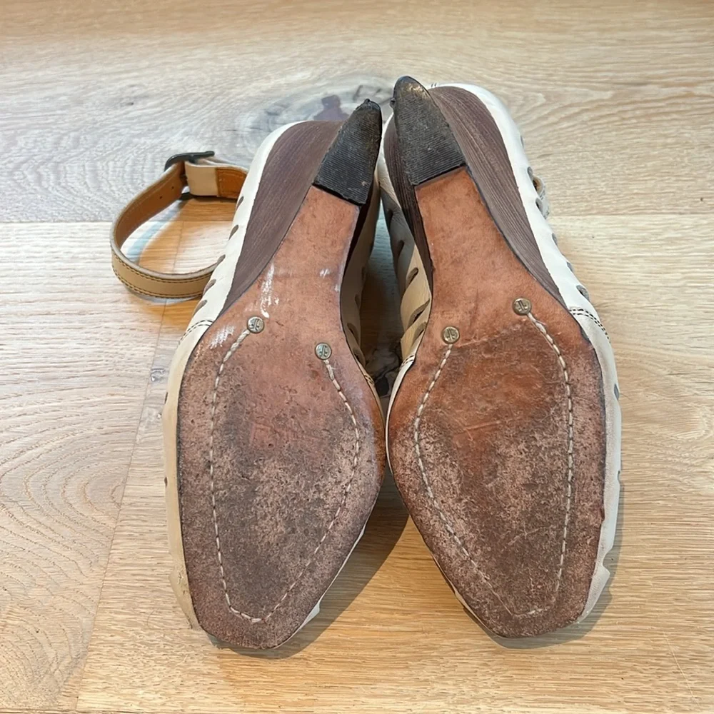 FRYE Women’s Cream Ankle-Strap Peep-Toe Sandals - Picture 6 of 11